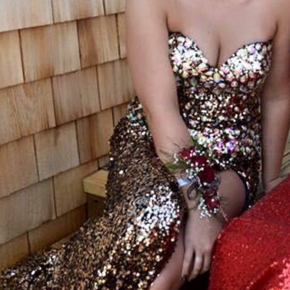Prom dress - Picture 1 of 2